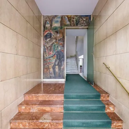 Suitelowcost Sforza *